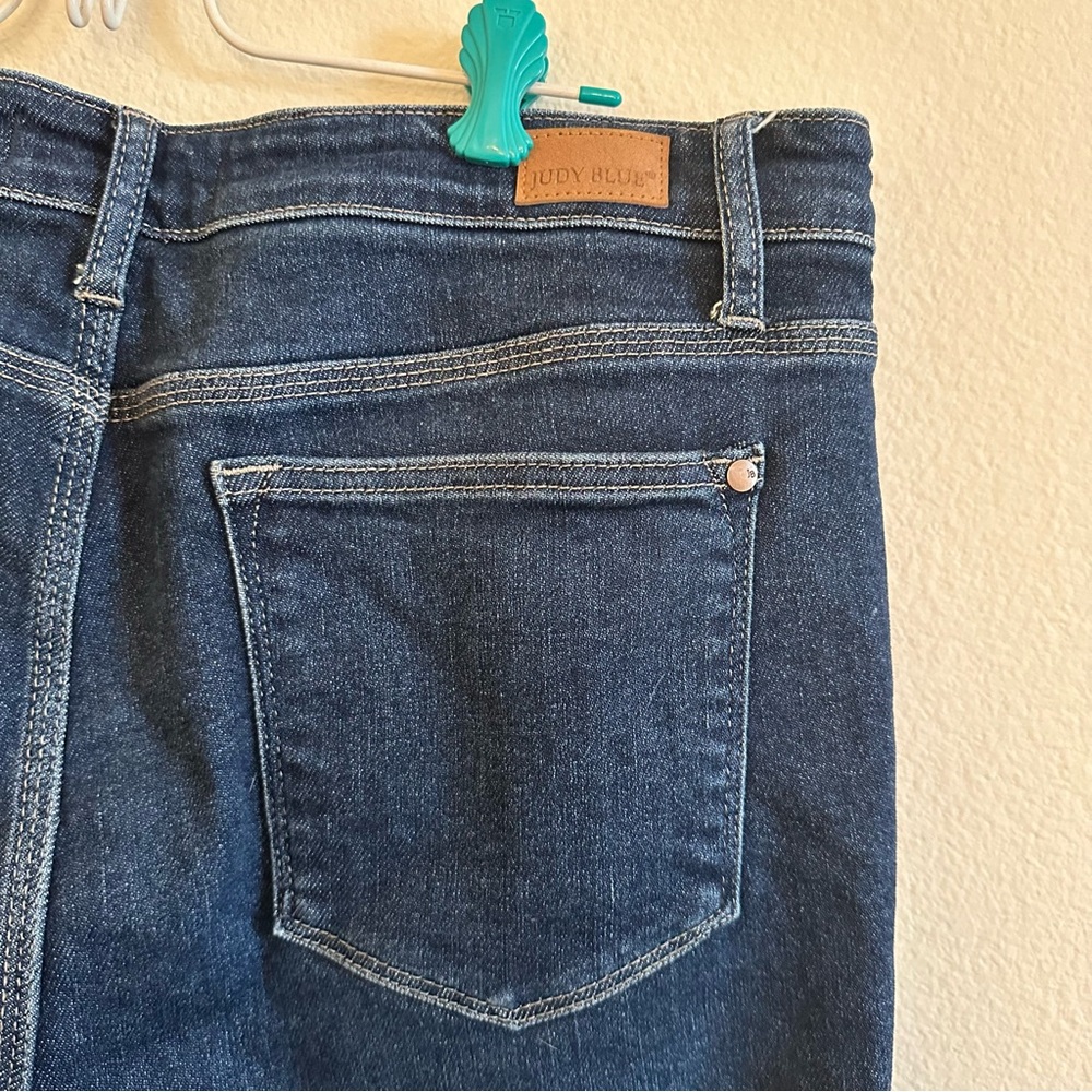 Judy Blue Dark Cropped Black Blue Jeans - Picture 3 of 9